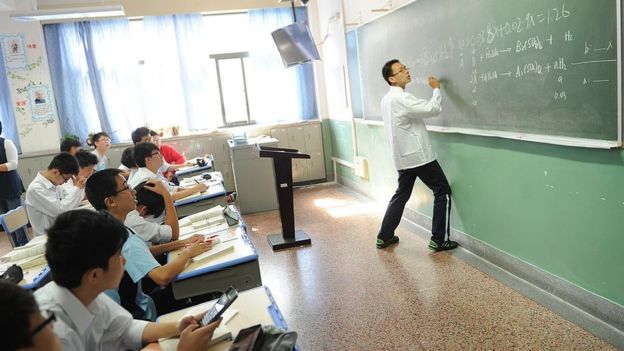 En Shanghái los criterios de evaluación de maestros se establecen a nivel nacional. 