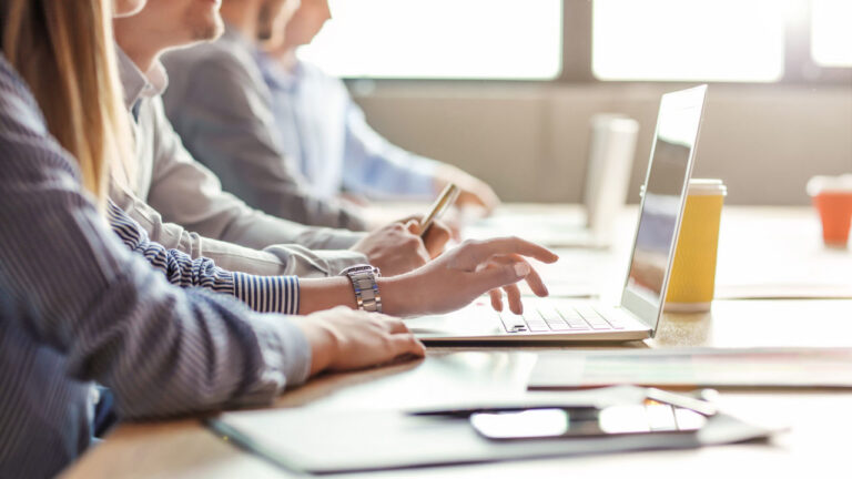 ¿Cómo puede el estudiantado hacer un uso crítico y ético de la IA?