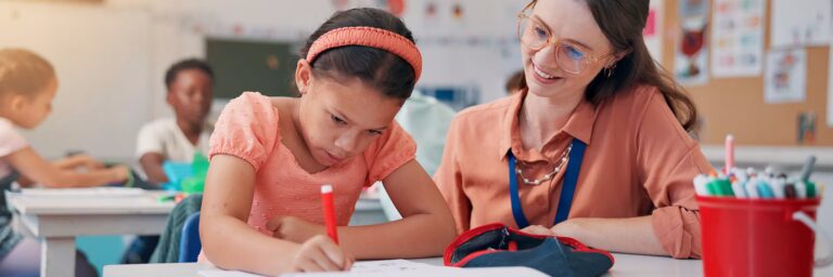 Más horas en el aula no bastan: cómo mejorar las prácticas de los futuros maestros